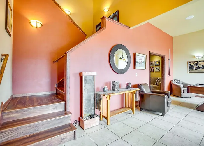 Upscale W/ Hot Tub & Patio! Сasa de vacaciones Laramie
