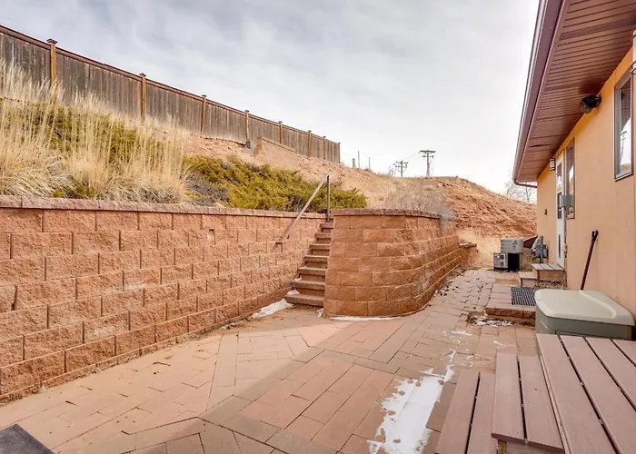Holiday home Upscale W/ Hot Tub & Patio! Laramie