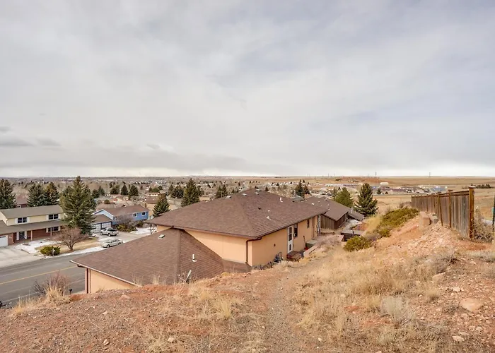 Upscale W/ Hot Tub & Patio!
