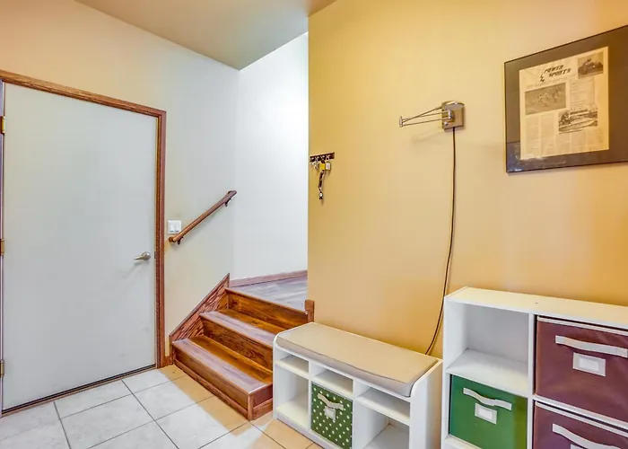 Upscale W/ Hot Tub & Patio! *