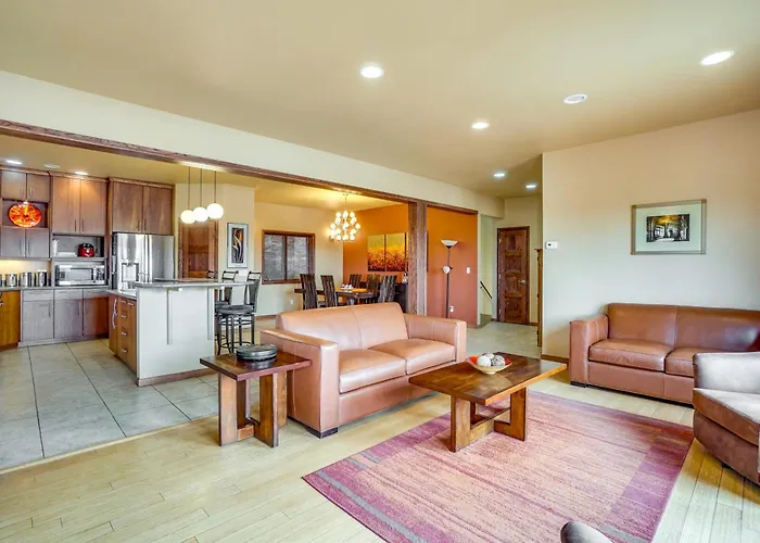 Upscale W/ Hot Tub & Patio! * Laramie