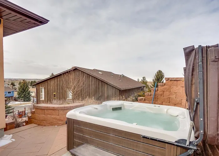 Upscale W/ Hot Tub & Patio! *
