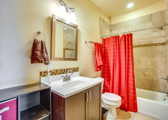 Upscale W/ Hot Tub & Patio! * Laramie