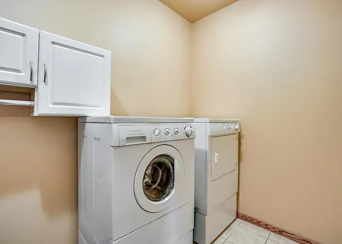 Holiday home Upscale W/ Hot Tub & Patio! *