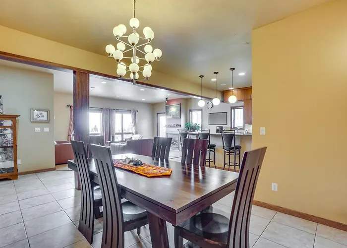 Сasa de vacaciones Upscale W/ Hot Tub & Patio! *