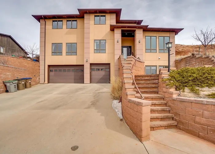 Сasa de vacaciones Upscale W/ Hot Tub & Patio! Laramie