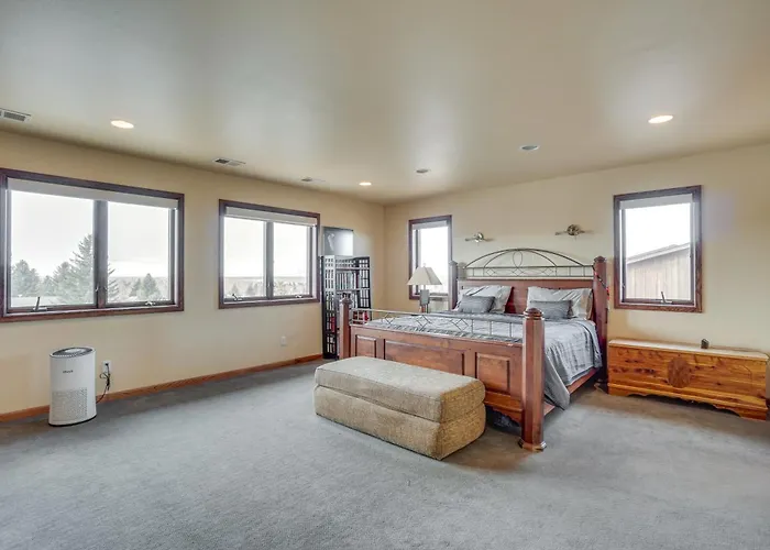 Upscale W/ Hot Tub & Patio! Сasa de vacaciones *