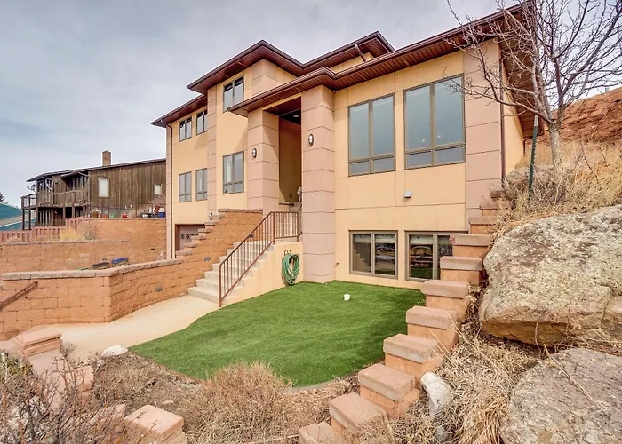 Upscale W/ Hot Tub & Patio! Сasa de vacaciones Laramie
