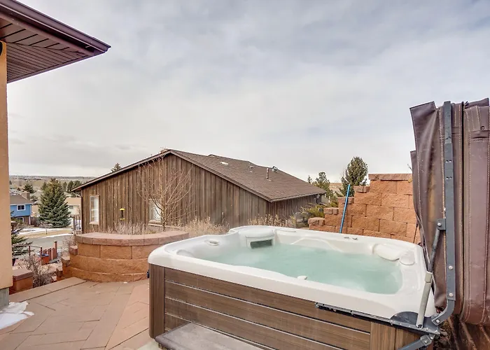 Сasa de vacaciones Upscale W/ Hot Tub & Patio! *