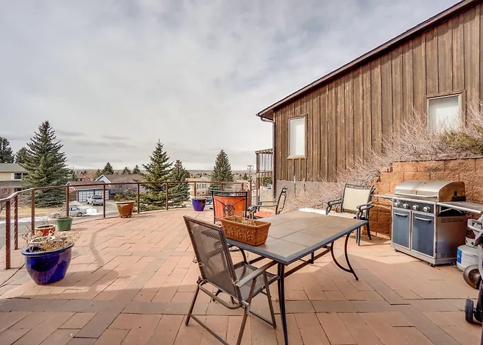 Upscale W/ Hot Tub & Patio! Сasa de vacaciones *