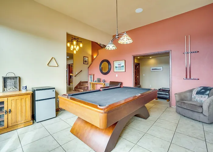Сasa de vacaciones Upscale W/ Hot Tub & Patio! *